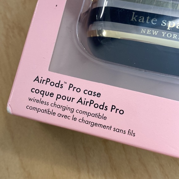 NWT Kate Spade Air Pods Pro case - Picture 2 of 3